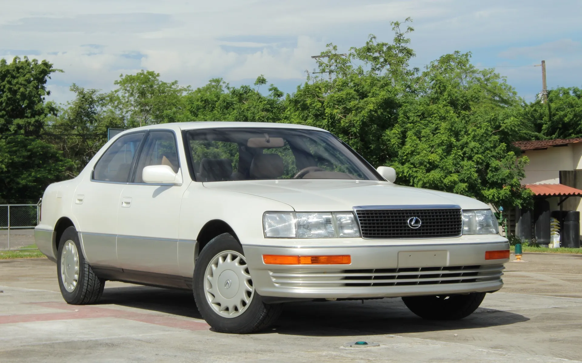 The 1990-1994 Lexus LS: A Game-Changer in the Luxury Car Market