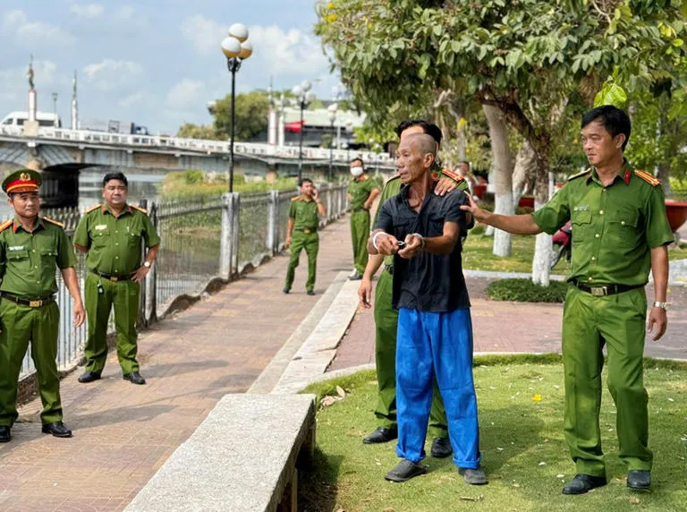 BẮT 2 ĐỐI TƯỢNG LANG THANG TRONG V.Ụ G.IẾ.T NGƯỜI, C.Ư.ỚP T.ÀI SẢ.N HI HỮU Ở AN GIANG