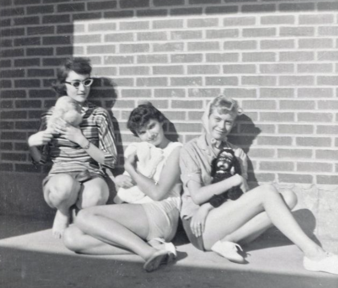 40 Vintage Photos Defined Teenage Girls’ Styles in the 1950s _ usstories
