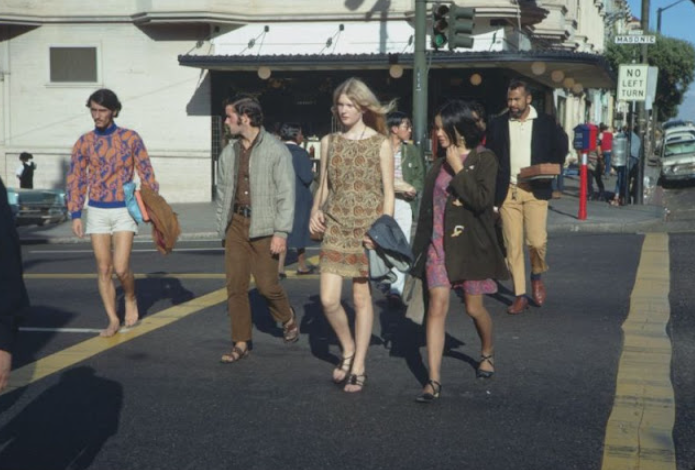 Vibrant Kodachrome Pictures of Hippies in Haight-Ashbury During the Summer of Love