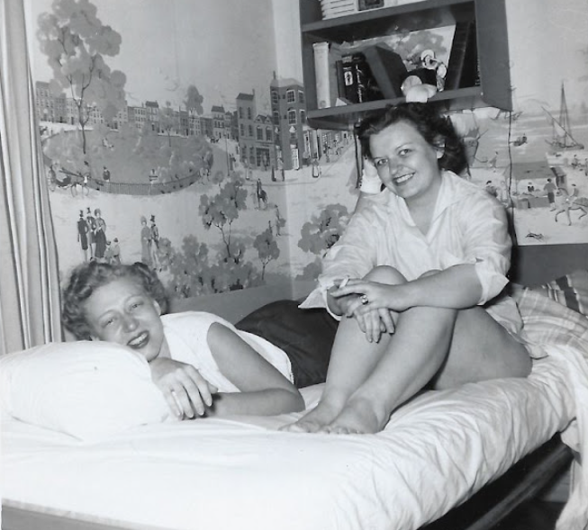 40 Vintage Photos Capture People in Their Bedrooms in the 1950s _ usstories