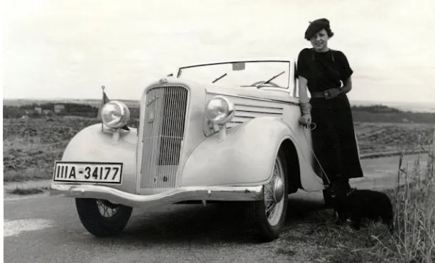 Found Snaps of 'Ladies and Cars' That Defined Women's Fashion in the 1930s