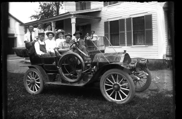 The Brass Era Automobiles: 28 Cool Pics of American People With Their Cars From the 1900s and Early 1910s