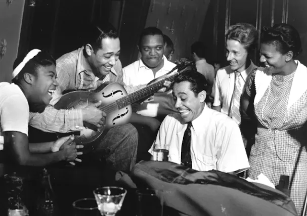 Amazing Vintage Photos Capture Legendary Artists During a Jam Session in 1939