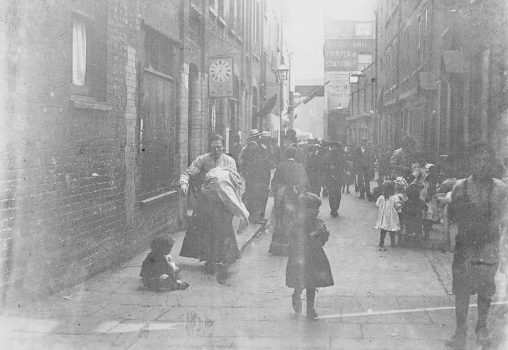 London’s East End life through the lens of Jack London, 1902