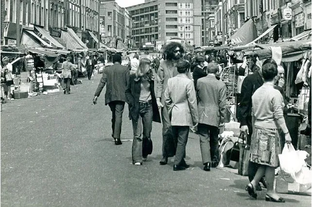 18 Black and White Photos That Capture Everyday Life of Notting Hill, London in 1971