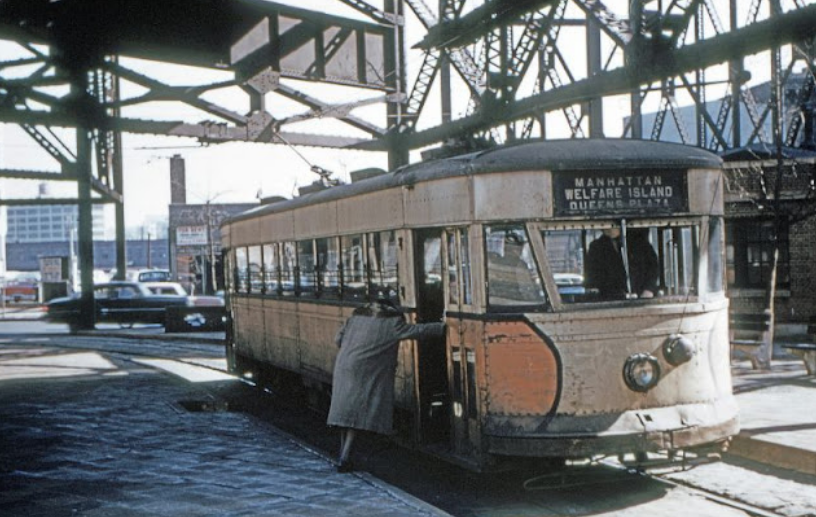 40 Rare Color Photos That Capture NYC Streetcars From Between the 1930s and 1950s _ Old US Nostalgia