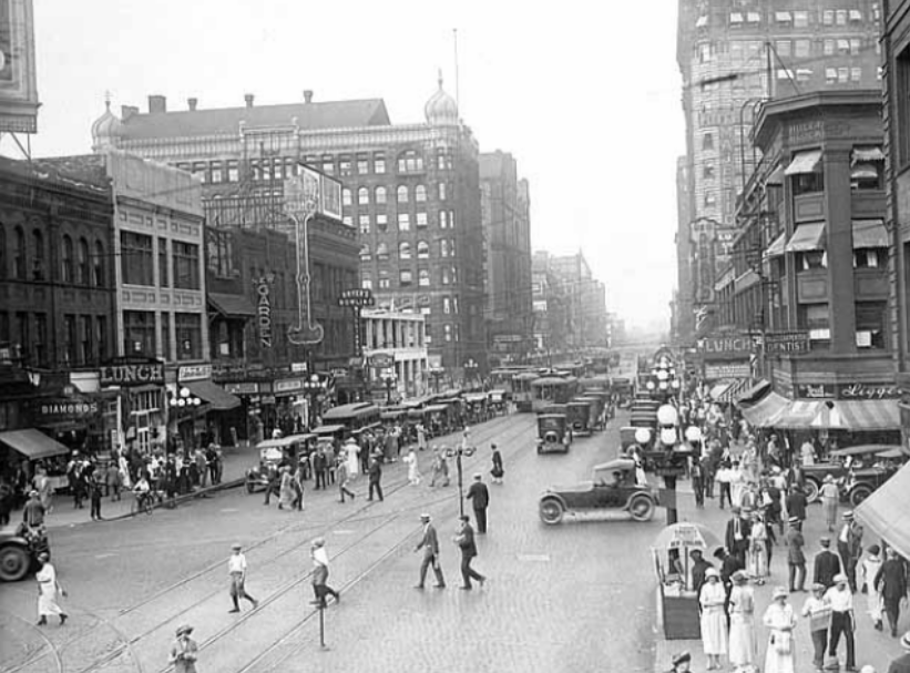 37 Amazing Vintage Photos Show Street Scenes of Minneapolis in the 1920s-30s _ Old US Nostalgia