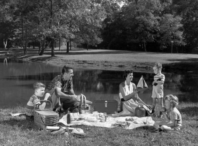 These 12 Vintage Photographs Celebrate the Simple, Easygoing Fun of Summers Past _ Old US Nostalgia