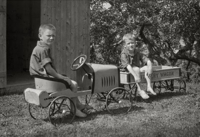 Lovely Vintage Photos of Kids With Their Pedal Cars