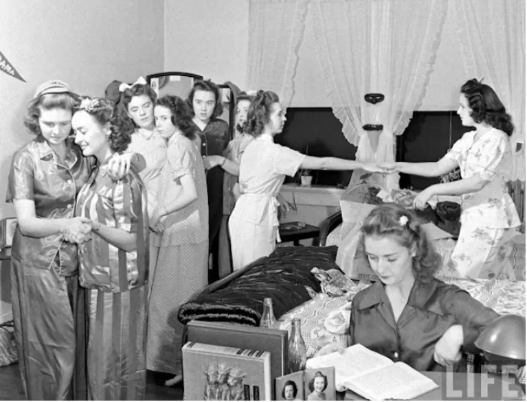 “We Are Judson Girls” – 45 Candid Photographs That Capture Everyday Life in Judson College, Alabama in the 1950s