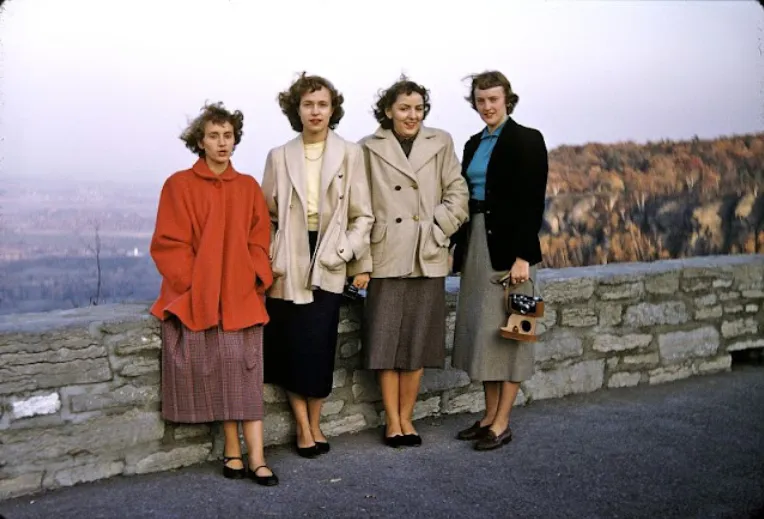 44 Amazing Snapshots That Defined American Women's Clothing in the 1950s