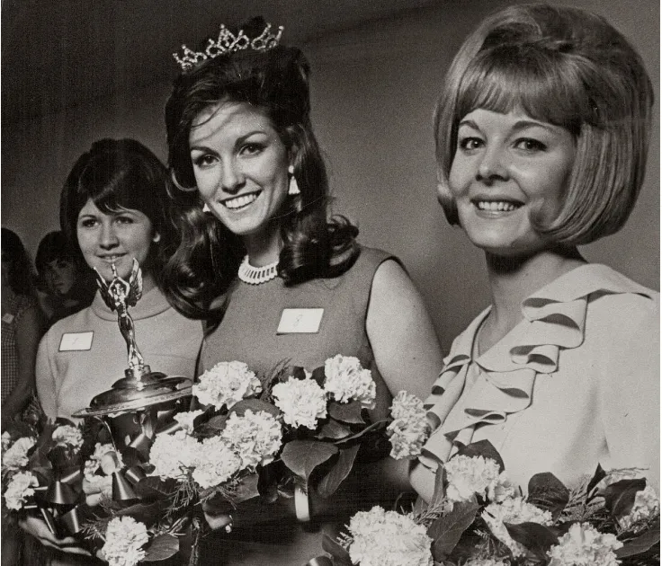 Vintage Photos Capture Ladies Celebrating St. Patrick’s Day in the Past