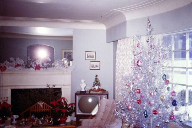 45 Cool Snaps That Show Christmas House Interior in the 1950s and 1960s _ Vintage US