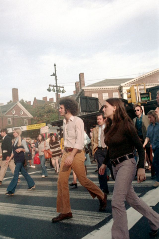 44 Fascinating Photos That Show Men's Street Style of the United States in the 1970s