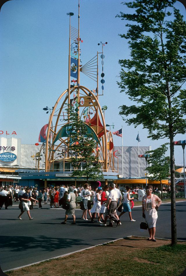 The 1964 New York World's Fair Through Found Color Photos