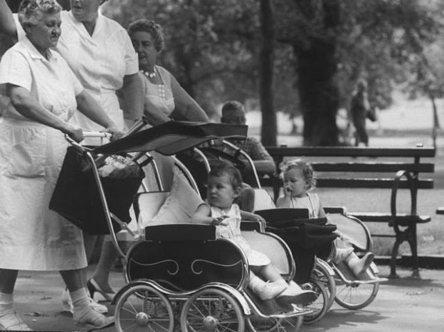 35 Amazing Photos Show the Life in Central Park in Summer 1961