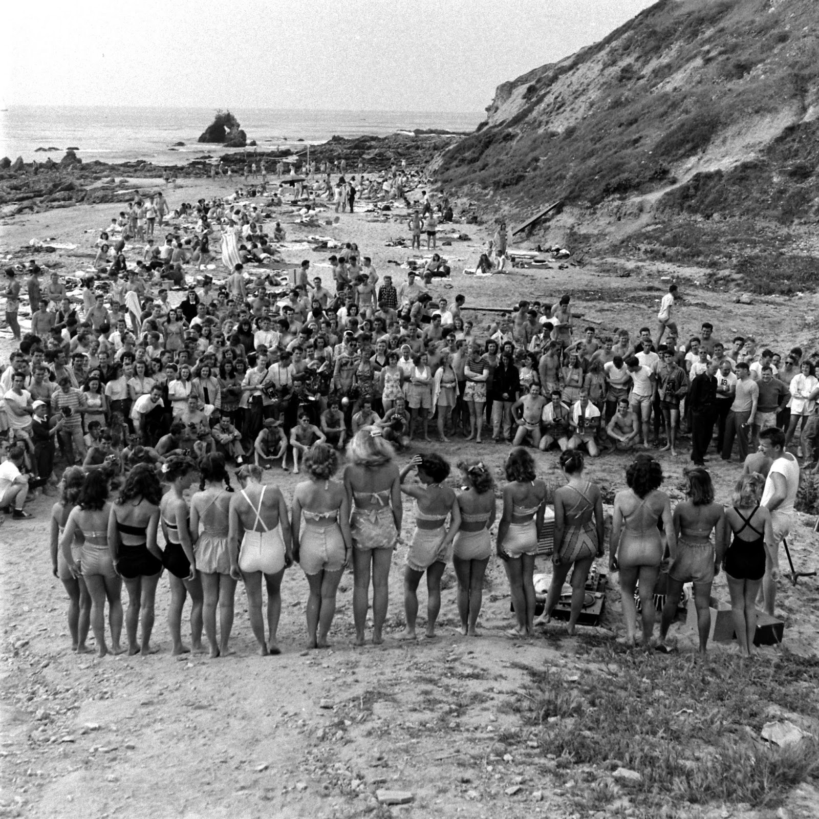 Fascinating Vintage Photographs That Show What Spring Break Looked Like in Southern California in the 1940s
