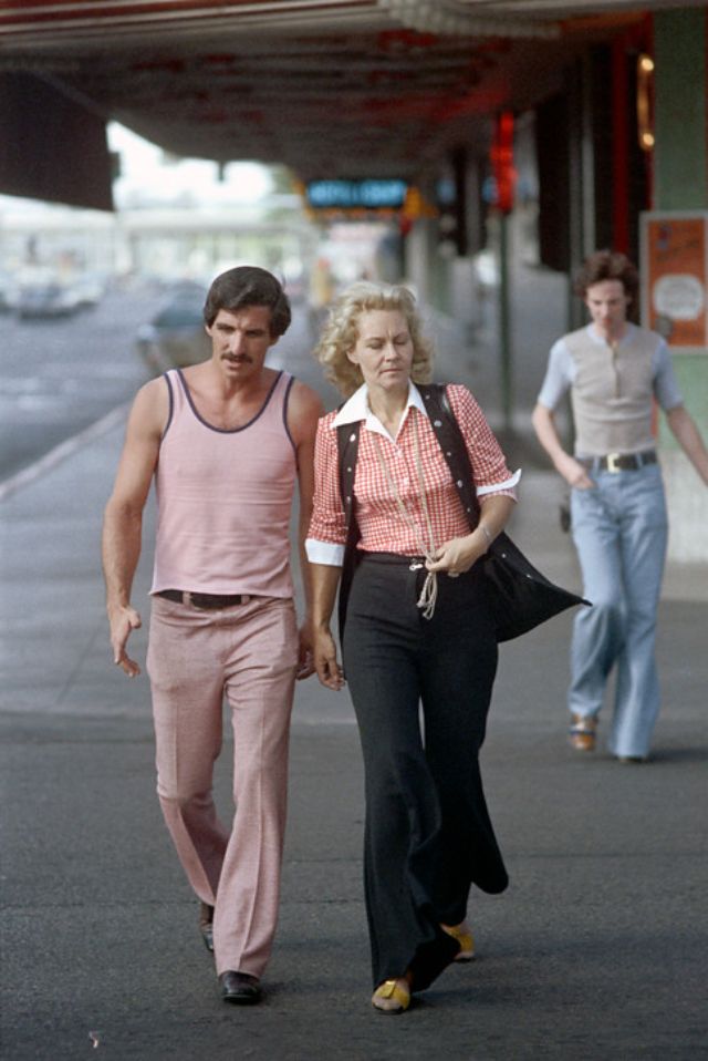 30 Vintage Photos That Show Fashion Styles of ’70s Young Couples