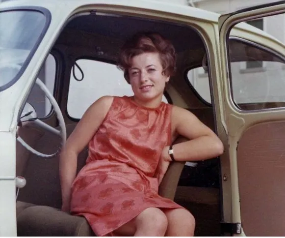 These Cool Snaps Show What Girls Wore to Hang Out in the 1960s