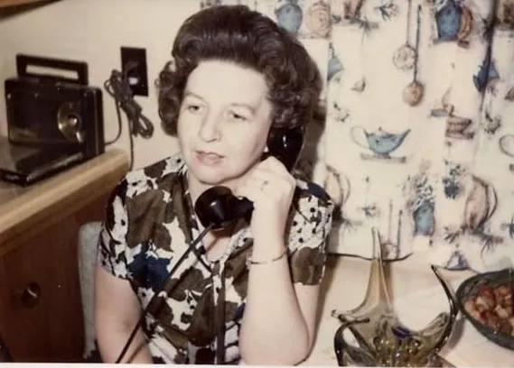 26 Old Photos That Show What Telephones Looked Like in the 1960s
