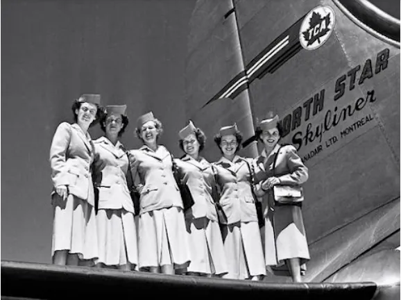 Classic Flight Attendant – Interesting Snapshots of Stewardesses Posing with Airplanes in the Past _ Nostalgic Moments in US History