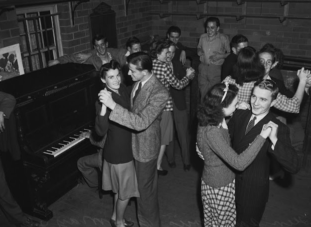 Vintage photographs of Sydney Teenagers in the 1940s _ UK and Australia