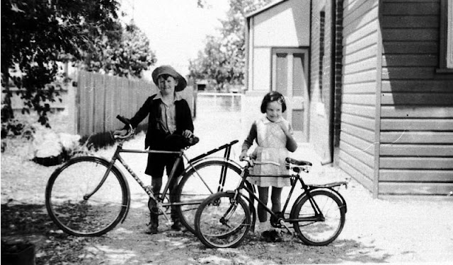 Vintage Photos of Australian Children in the Summer _ Aus