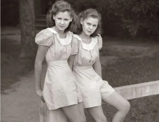 Cool Photos show what the 1940s Teenage’s Fashions  _ UK and Australia