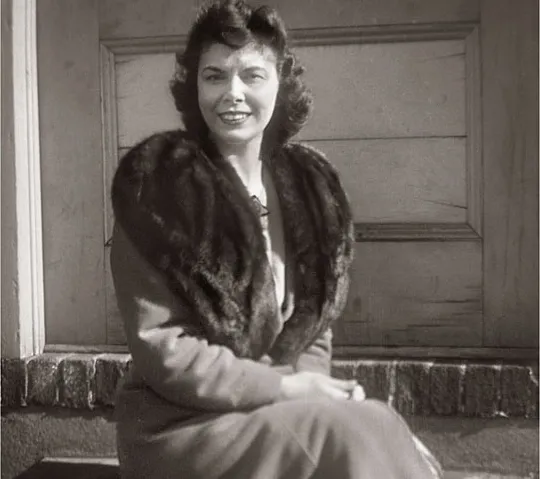 Photos vintage de femmes des années 1940 en manteaux de fourrure _ FrVintage