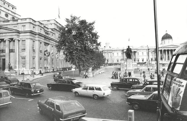 Fascinating photographs offer a rare glimpse into life in London in the 1970s _ UK and Australia