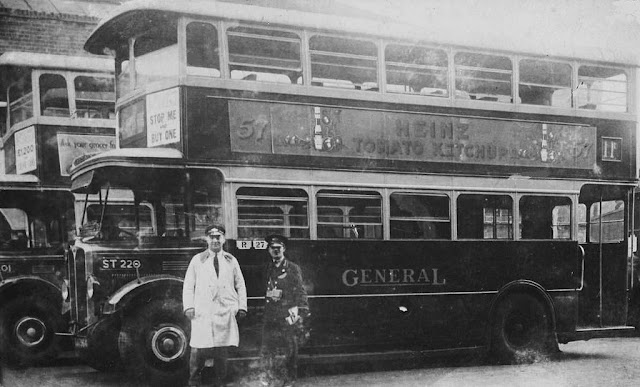 44 vintage photos capturing London buses in the 1930s _ Au & Uk vintage