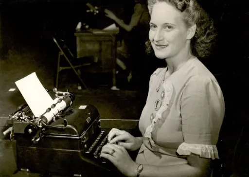 Before the Age of Computers: Classic Images of Individuals from the Past with Their Typewriters _ AuVintage