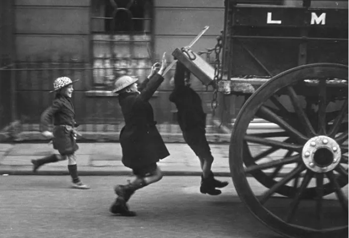 La Manière Dont Nous Étions : 33 Photographies Vintage d'Enfants Jouant Dans le Passé Que Nous Aurions Pu Perdre Aujourd'hui _ frhistoire