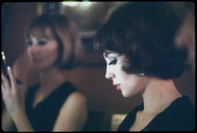 Des clichés saisissants des cafés parisiens et de la vie nocturne en 1962 _ frhistoire
