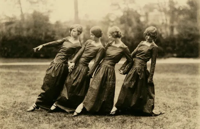 Vintage Nature Dances – Stunning Photos of Outside Performances in the Past That's Hard to See Today _ Ukhistorical