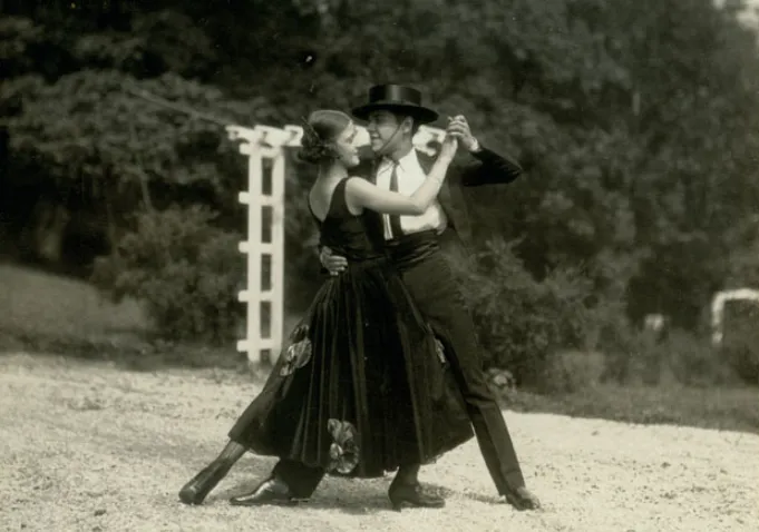 Danses de la nature vintage - Photos étonnantes de performances en plein air dans le passé qu'il est difficile de voir aujourd'hui _ frhistoire