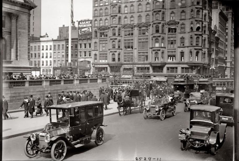 30 Incredible Photos of the Fifth Avenue, NYC Through the Years