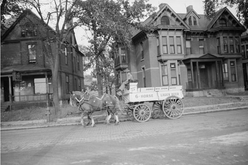 37 Amazing Vintage Photos Show Street Scenes of Minneapolis in the 1920s-30s