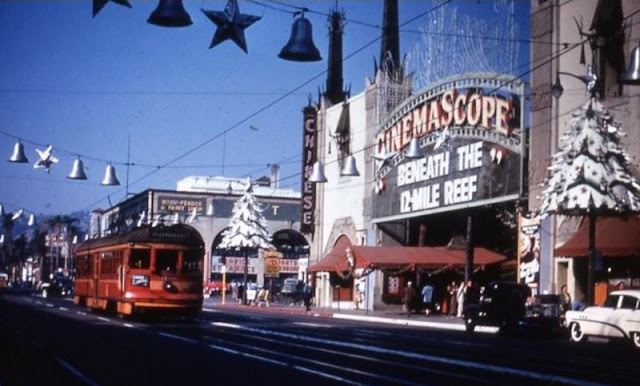 26 Vintage Photographs of of Hollywood Boulevard From 1928 When It Became Santa Claus Lane