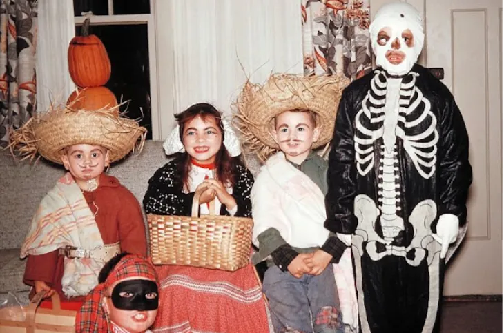 30 Adorable Vintage Photos of Kids Dressing Up for Halloween in the 1950s