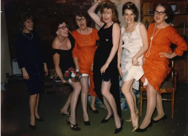 Cool Photos Show What House Parties Looked Like in the 1960s