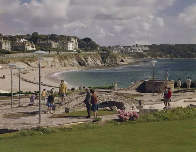 18 Vivid Color Photos of Britain's Seaside in Its Heyday