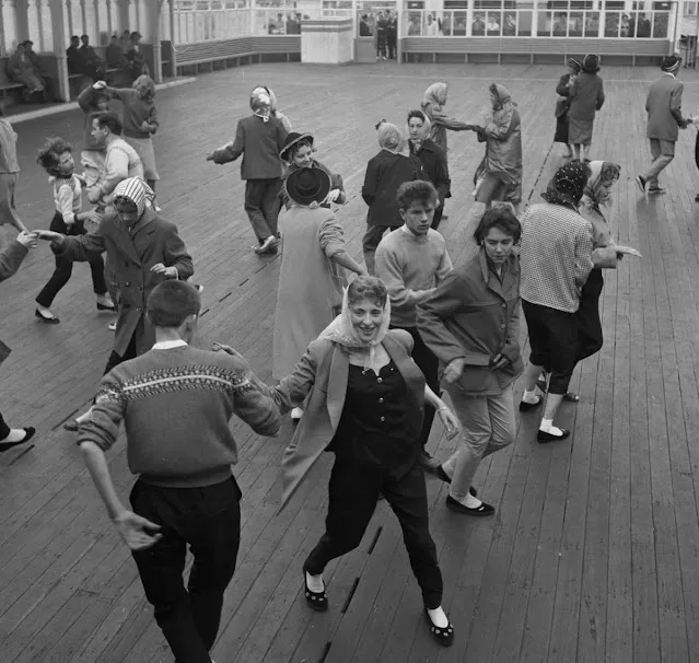 Stunning Vintage Photos Show Holidaymakers Showing Off Their Dance Moves in Blackpool From the 1950s