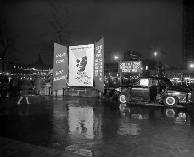 40 Sombre Black-and-White Photos of Streets of Manchester in 1963