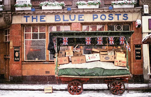 30 Impressive Photos that Show '80s Street Scenes of London in the Snow