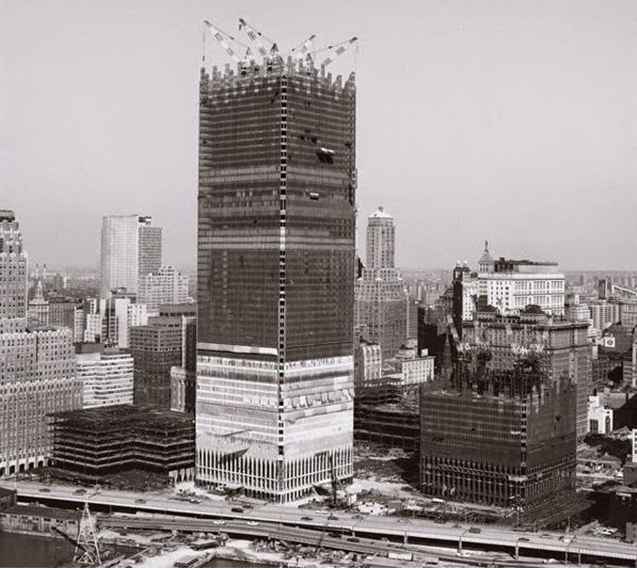 20 Amazing Vintage Photos of the U.S. Iconic Buildings and Bridges As They Were Being Built