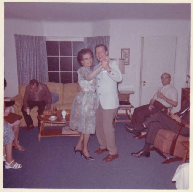 41 Vintage Snaps Show People Dancing in the 1960s