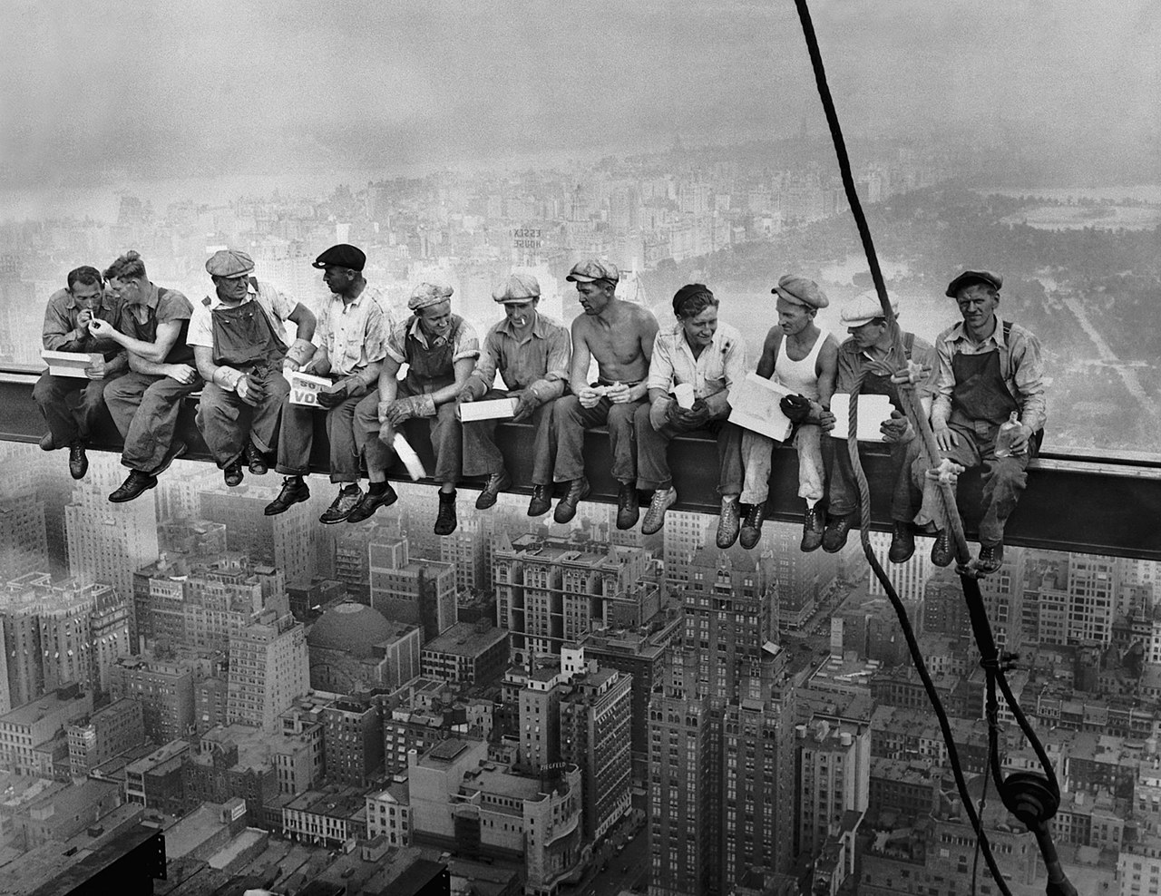 Dizzy Height: These 25 Death-Defying Photo-ops High in the Air From the Past Are Simply Terrifying!