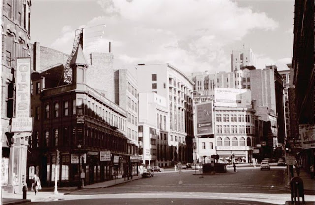 29 Fascinating Photos That Capture Street Scenes of Boston in the 1960s